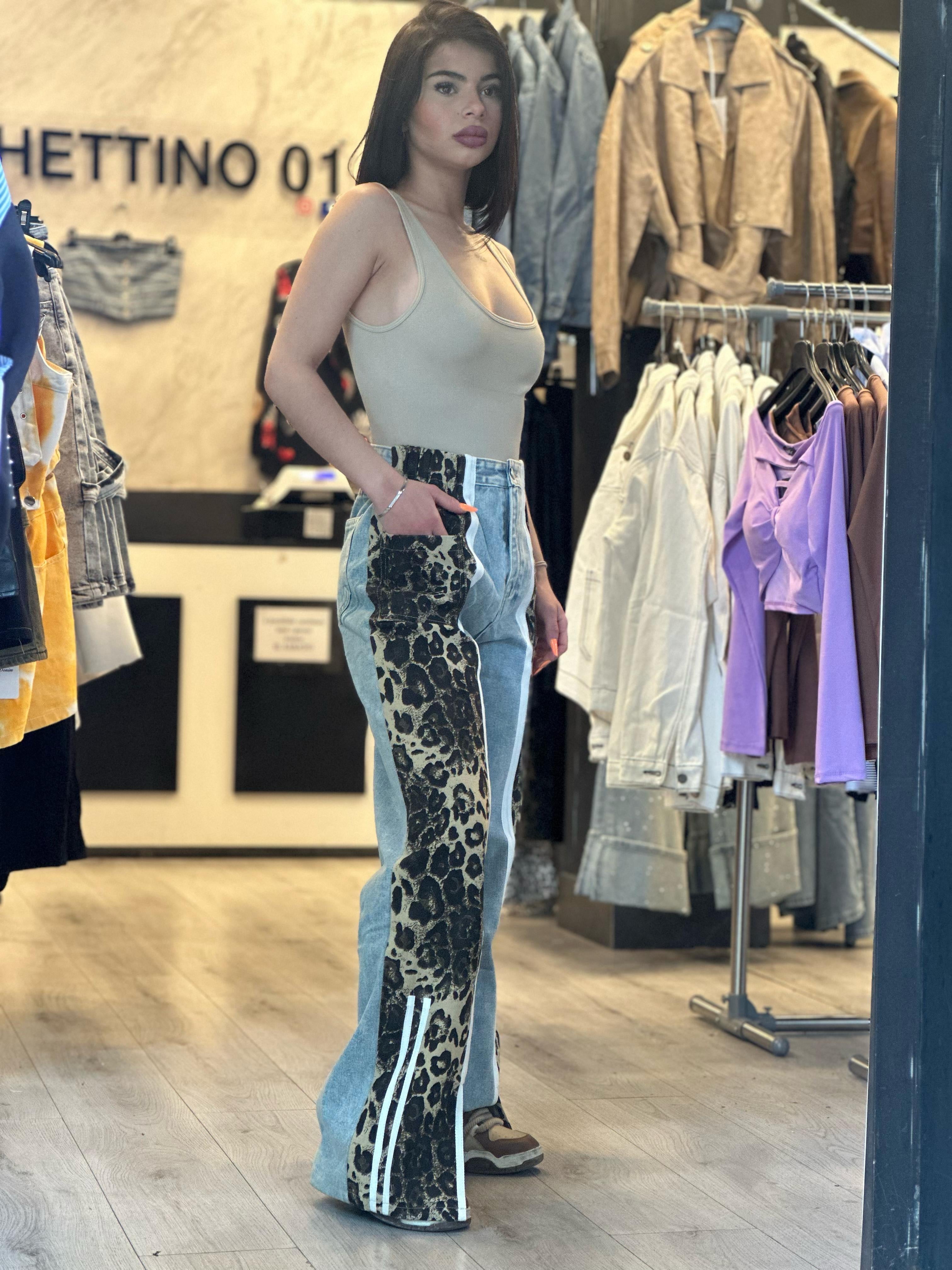 Jeans con banda laterale animalier