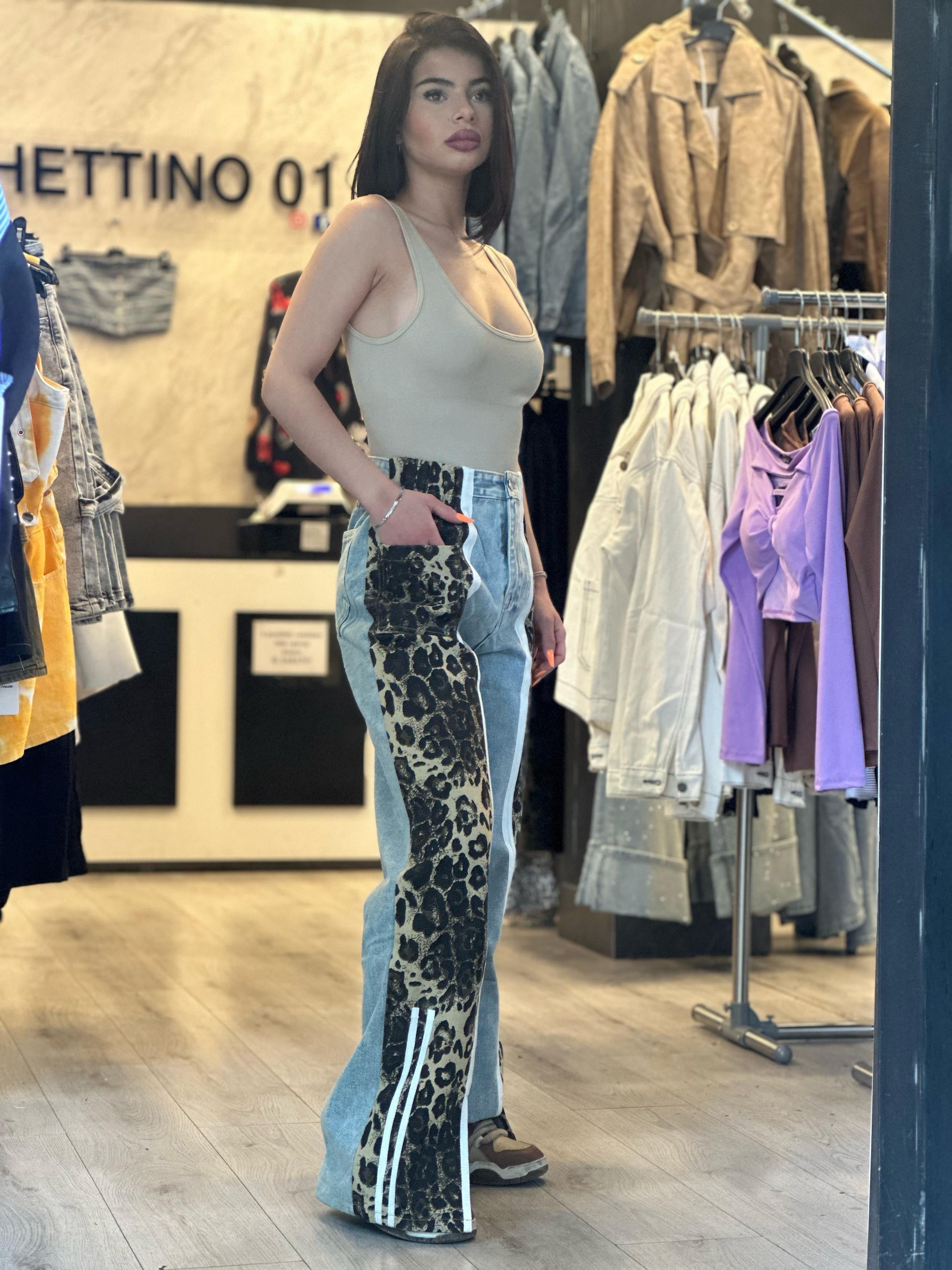 Jeans con banda laterale animalier