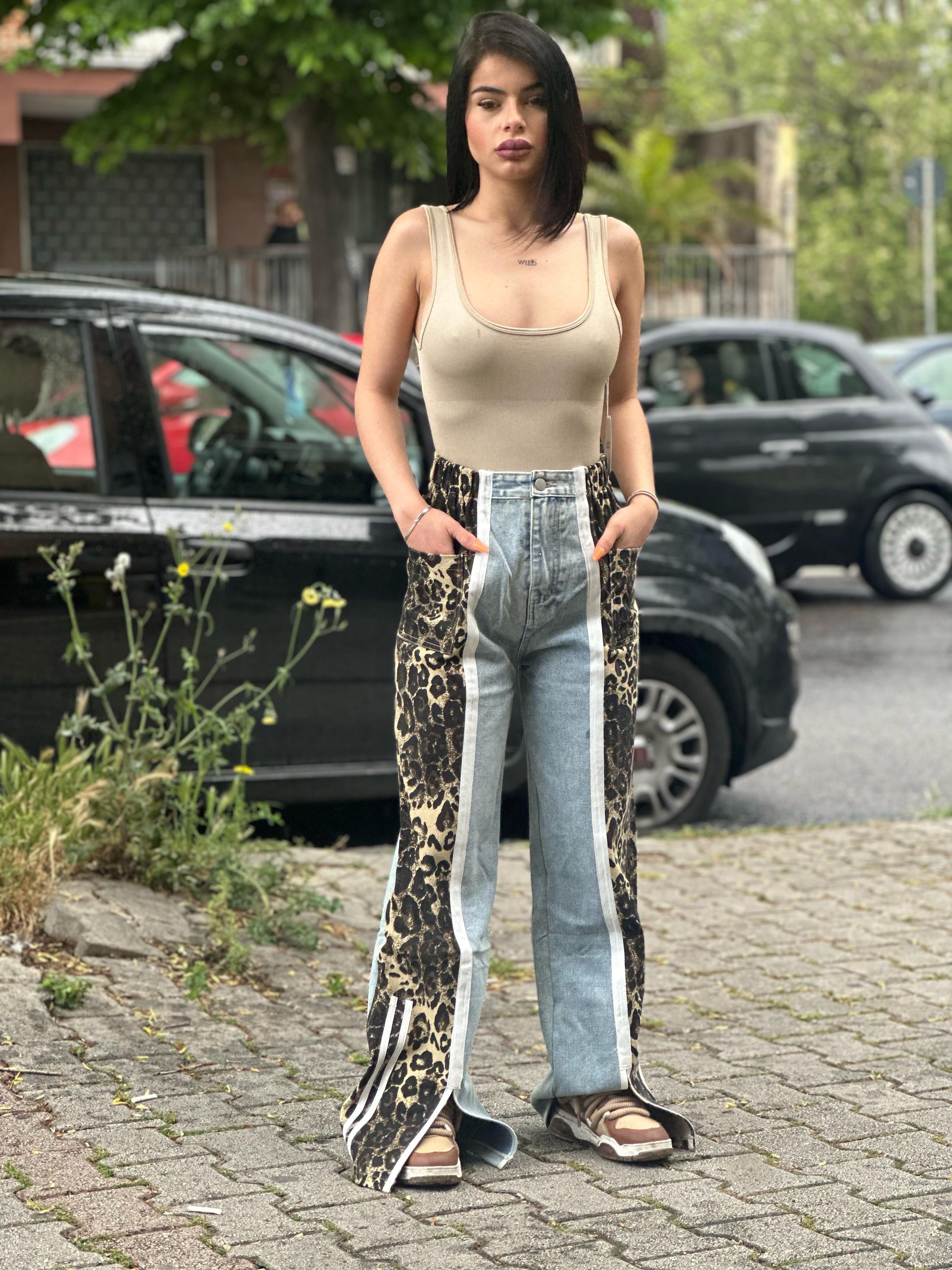 Jeans con banda laterale animalier