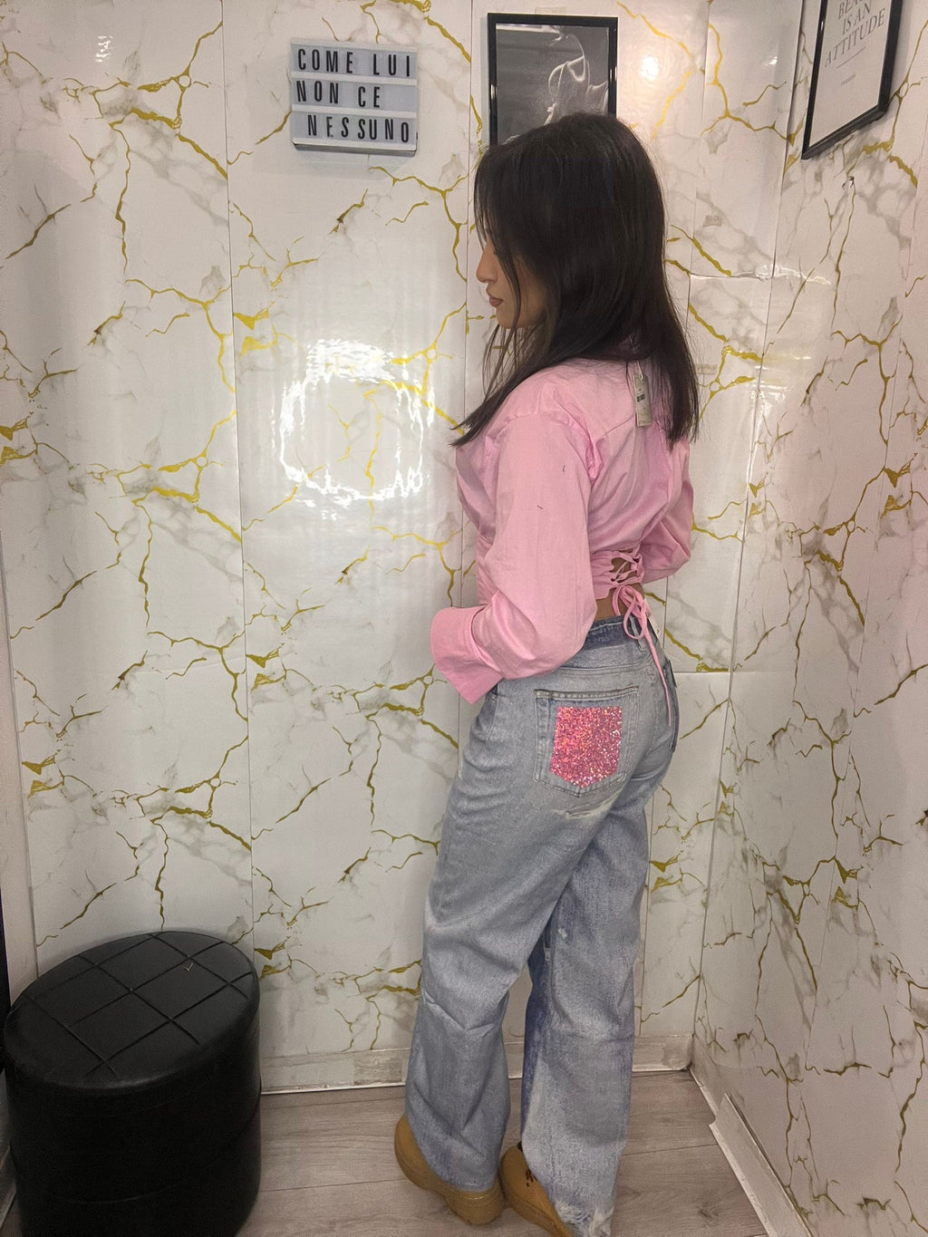 Jeans con tasca brillantinata a palazzo