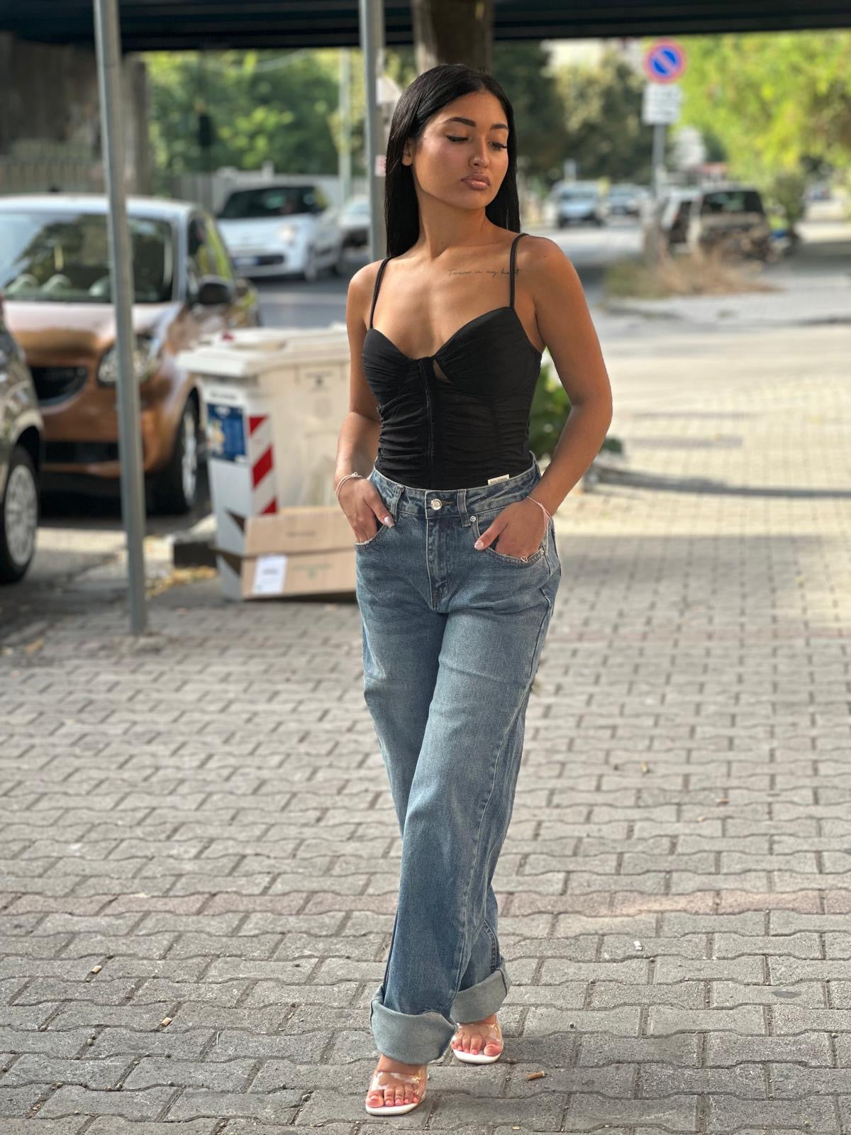Jeans con strappi dietro