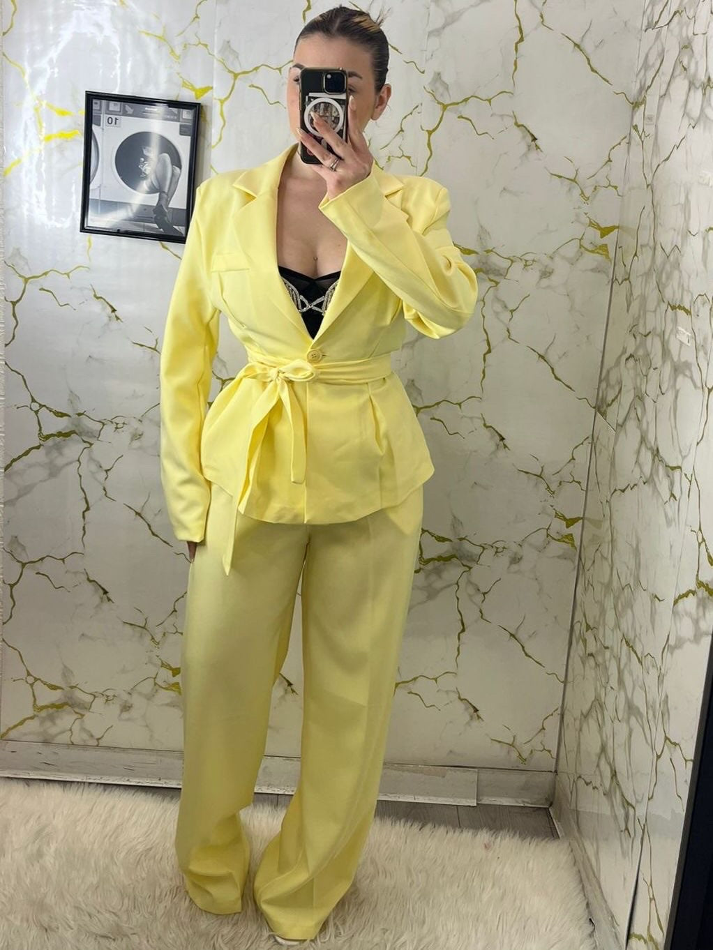 Tailleur avvitato con cinta