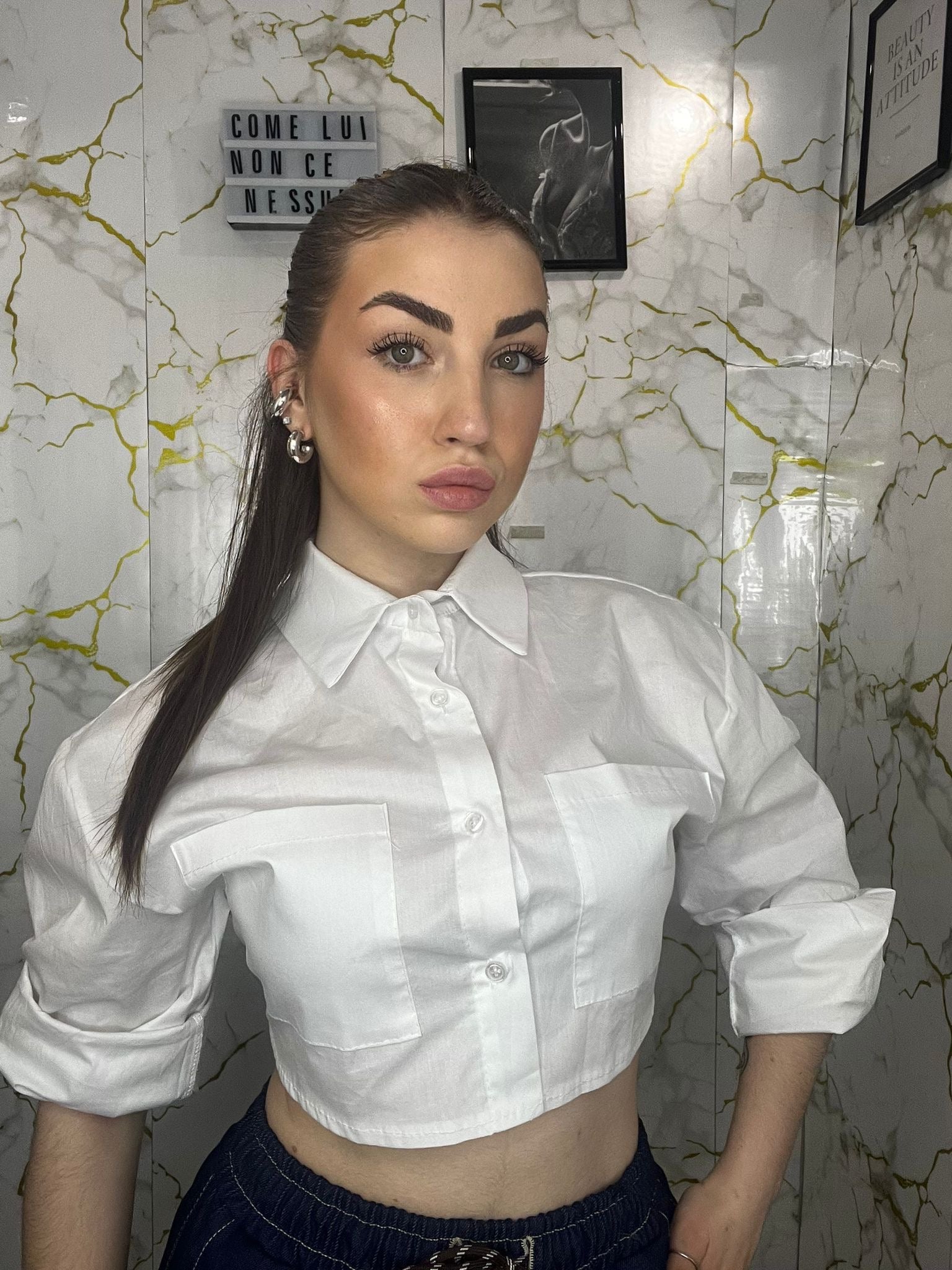 Camicia crop aperta dietro