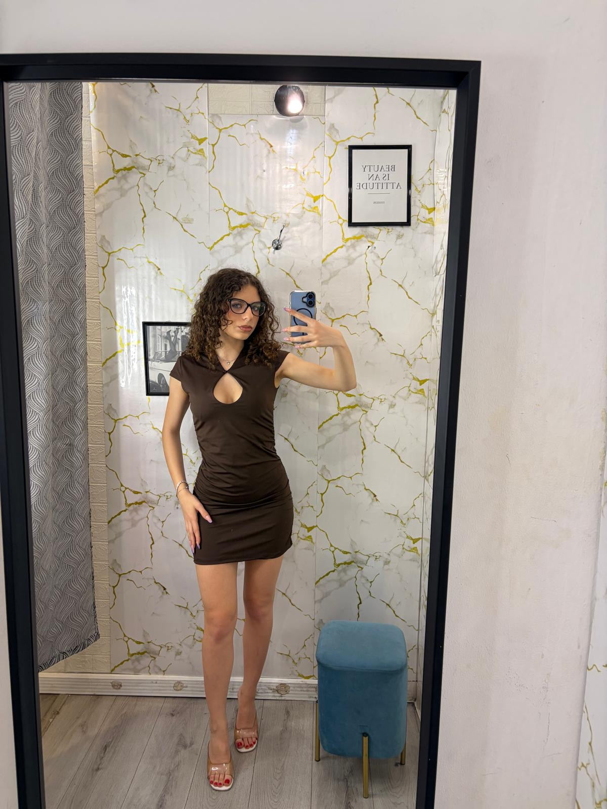 Dress con scollo a foro