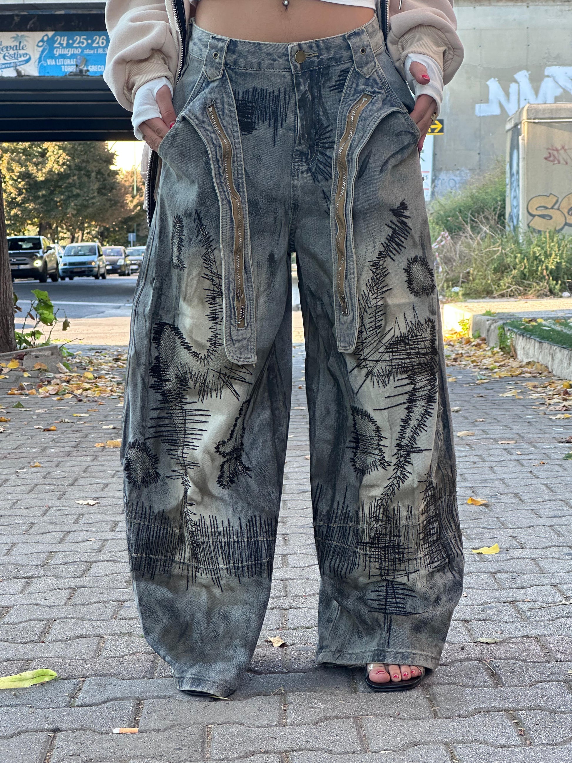 Jeans ballon con graffiti