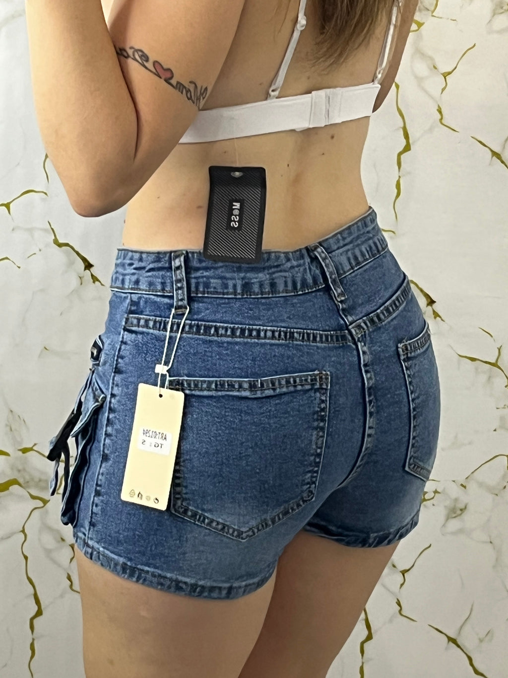 SHORTS IN DENIM