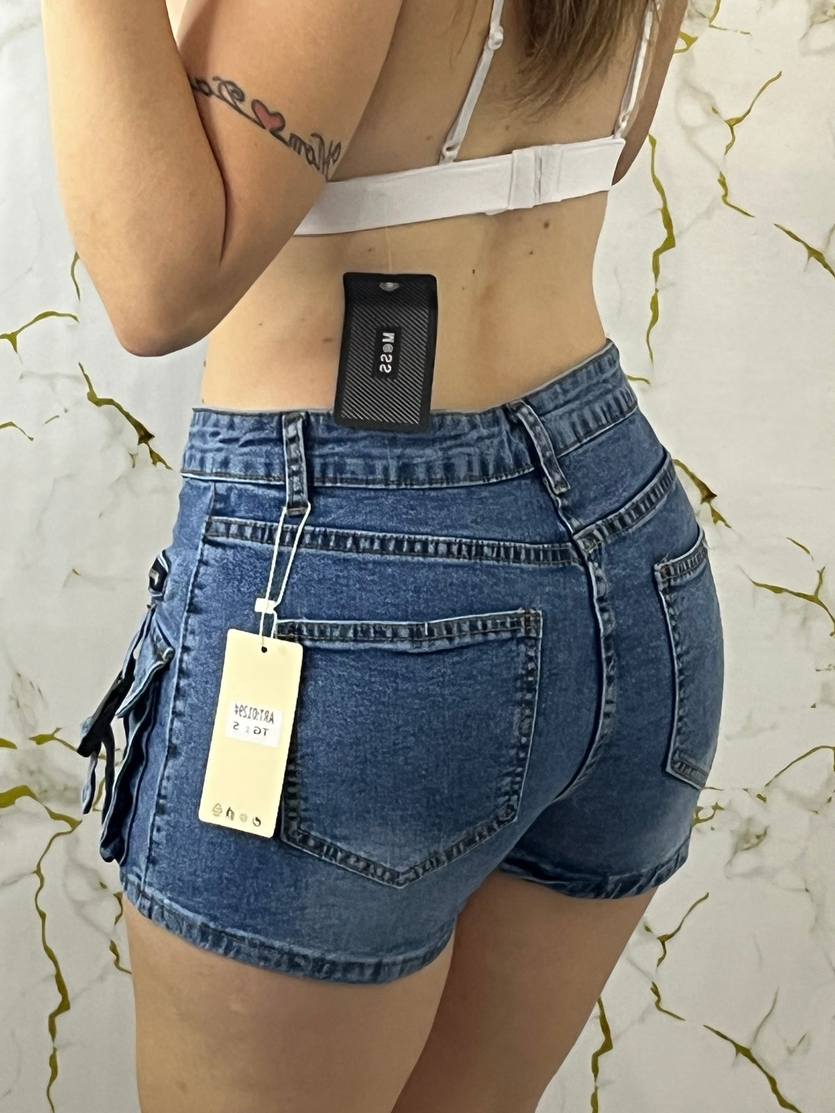 SHORTS IN DENIM