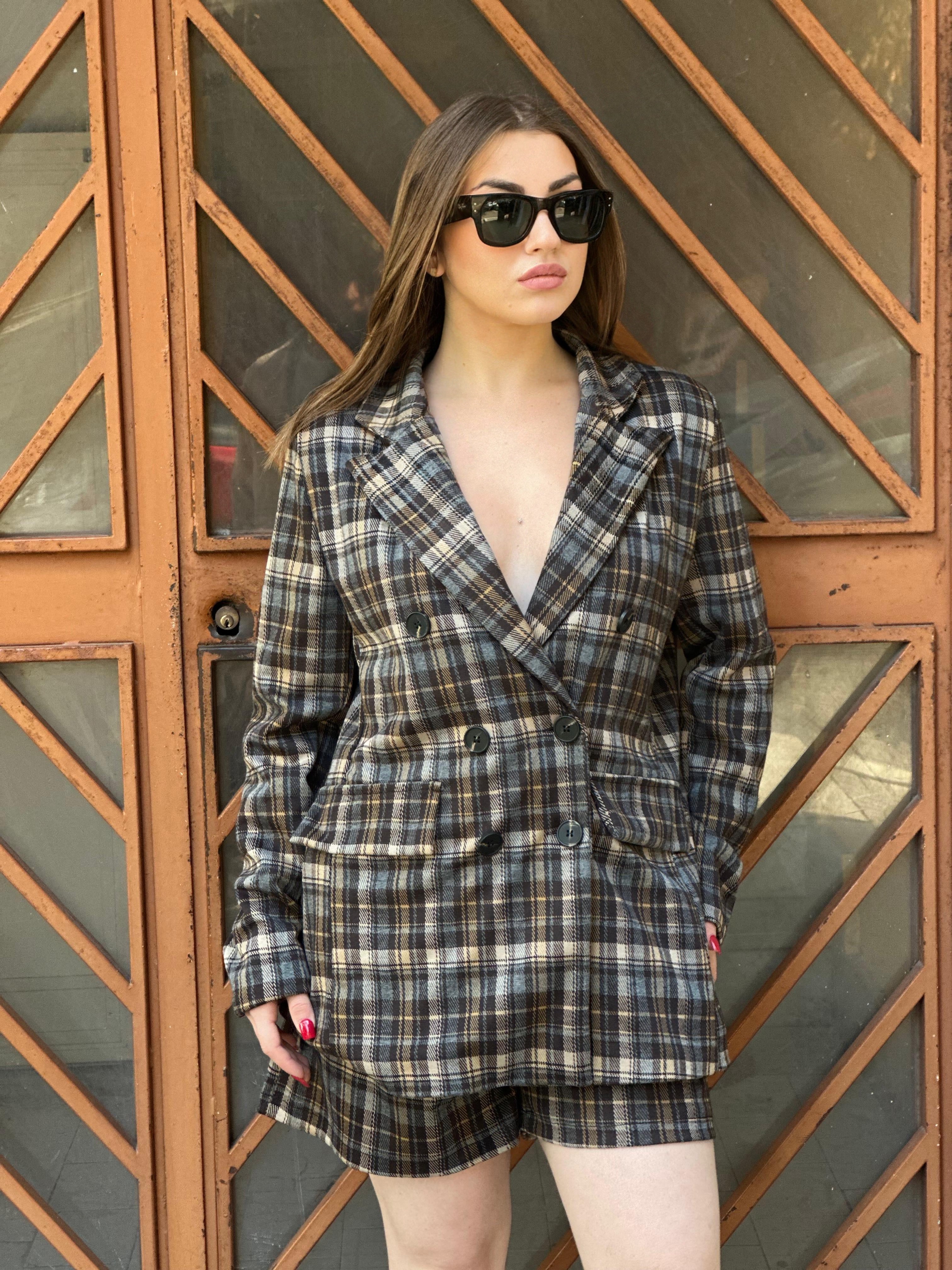 Set a quadri blazer + shorts