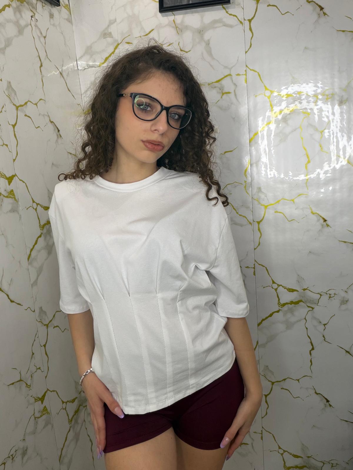 T-shirt avvitata con spallina