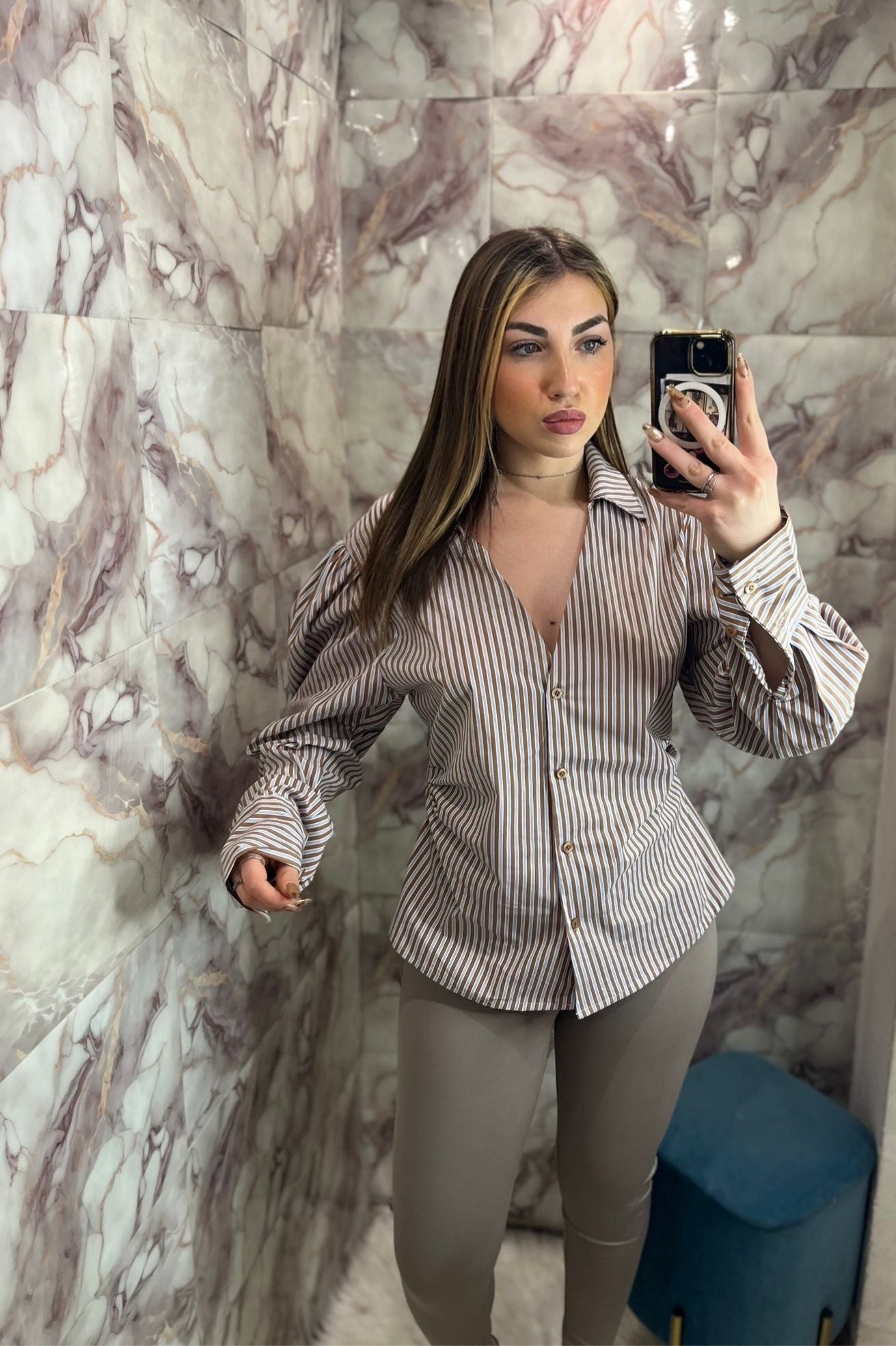 Camicia  a righe scollo a V