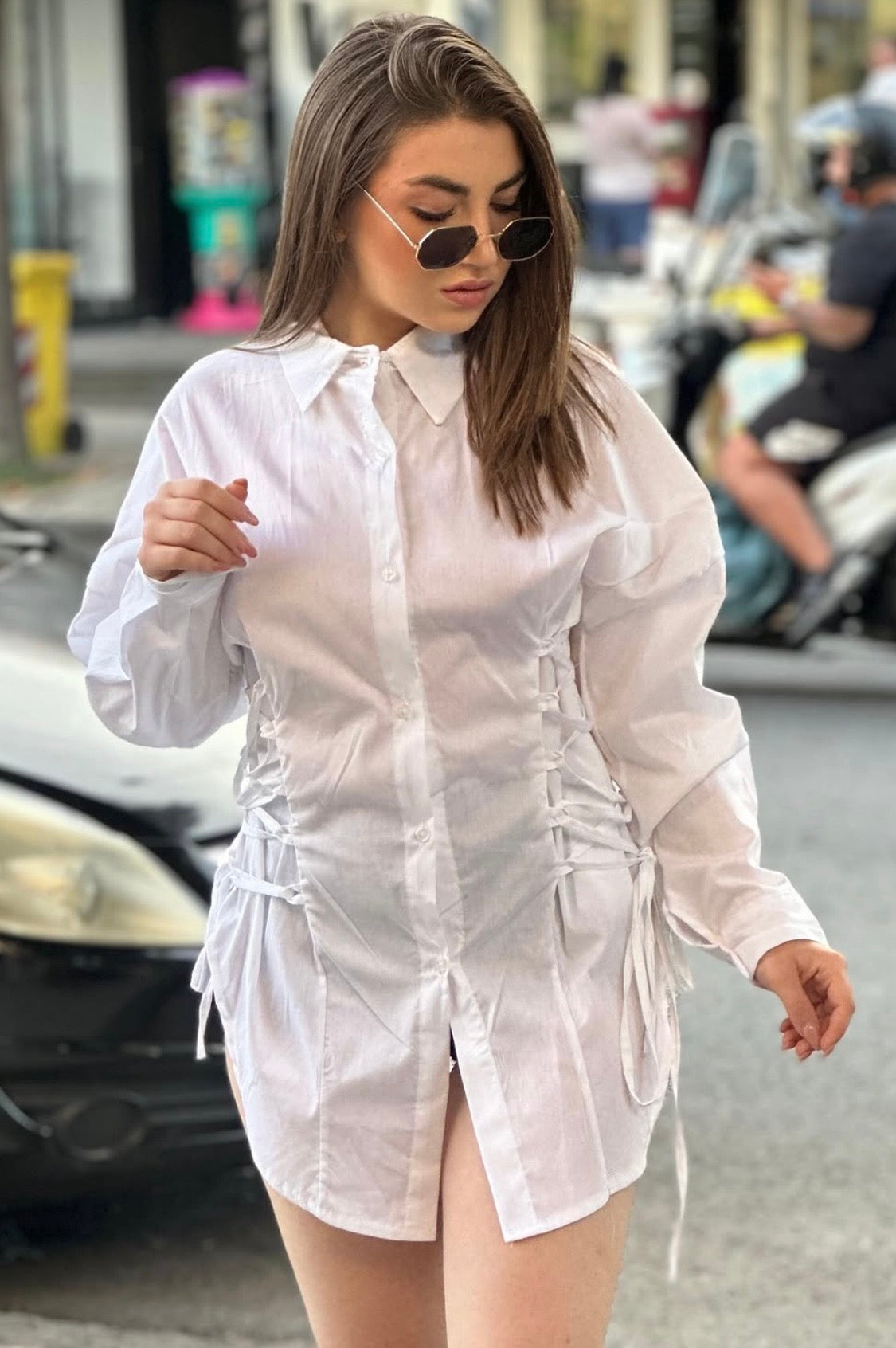 Camicia con lacci laterali