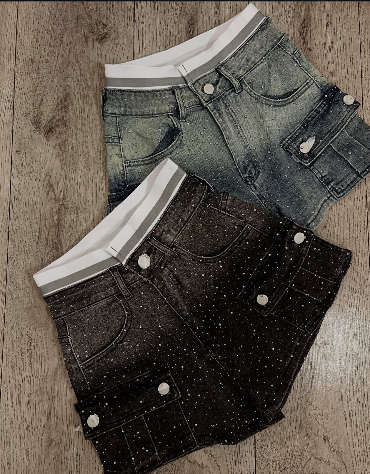 Shorts con strass e molla