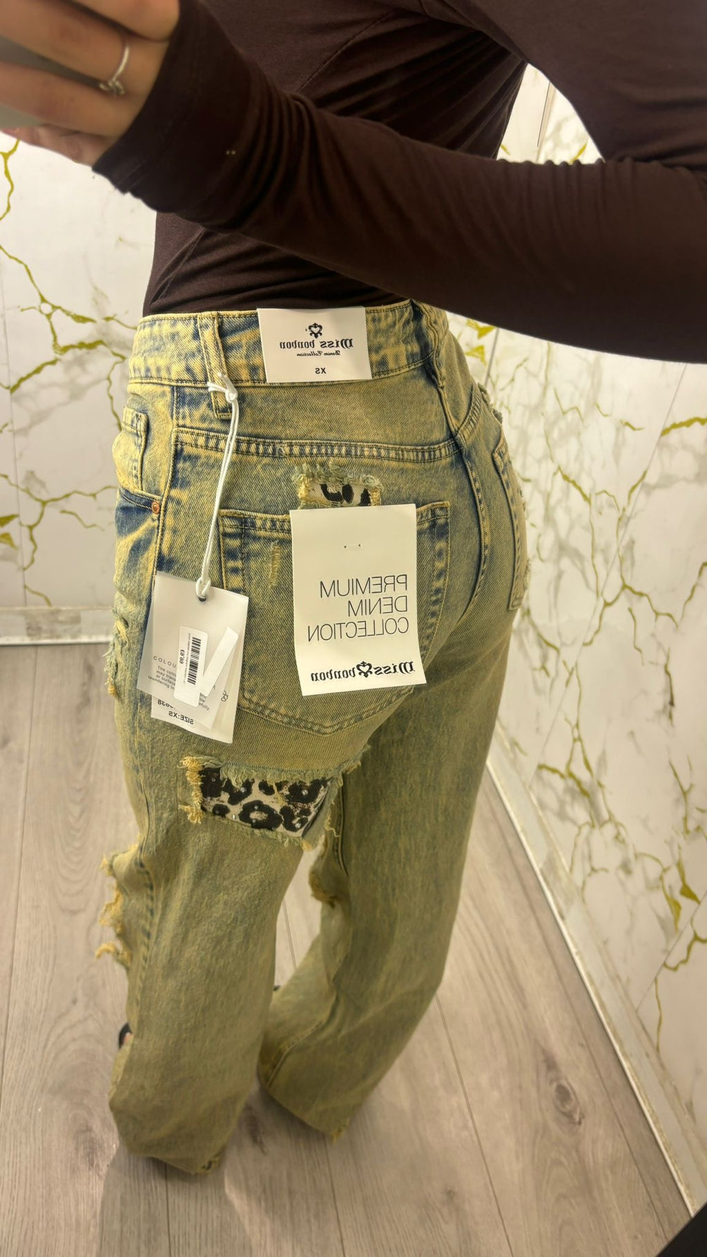 Jeans sabbiato con paillettes animalier