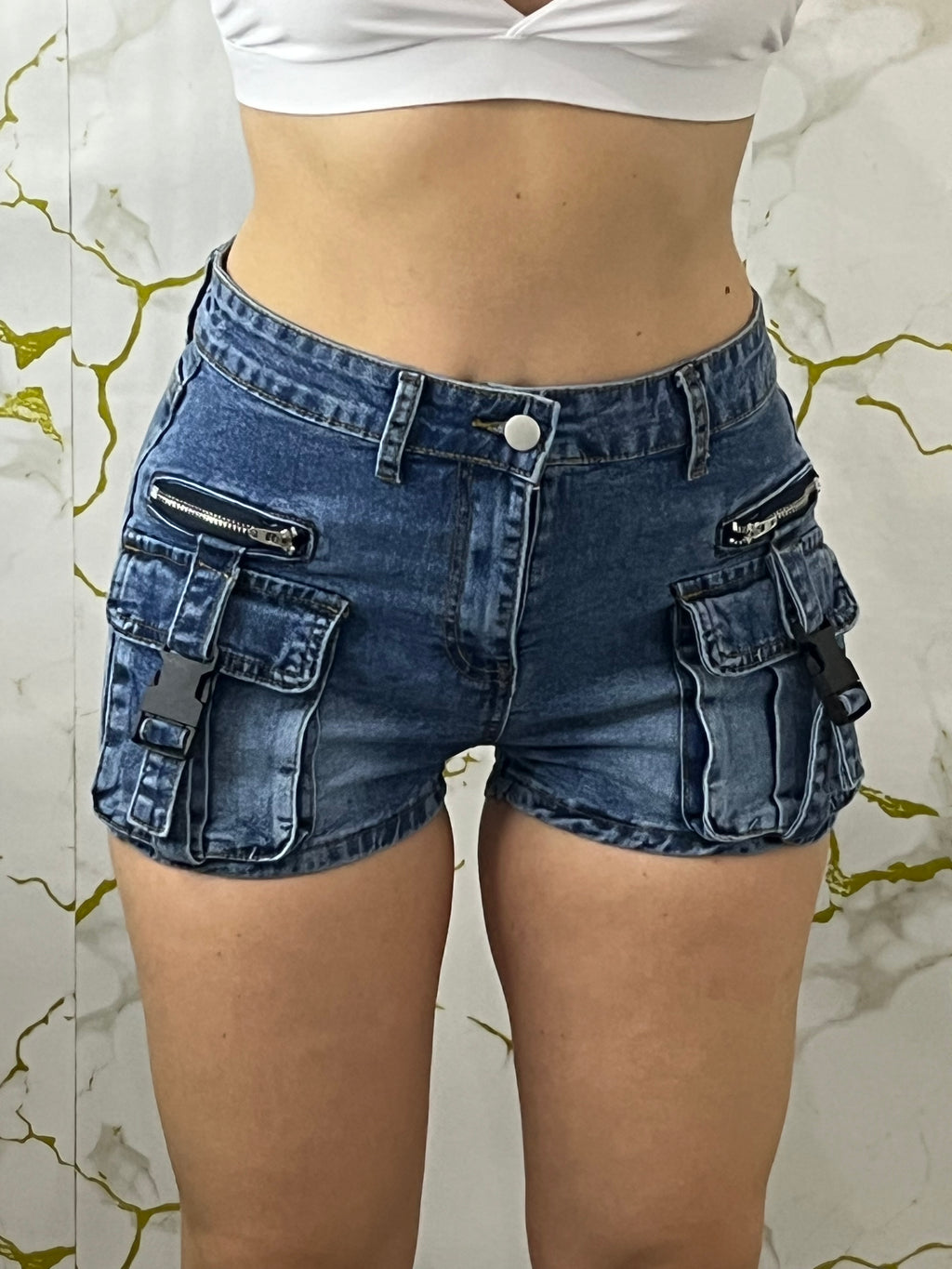 SHORTS IN DENIM