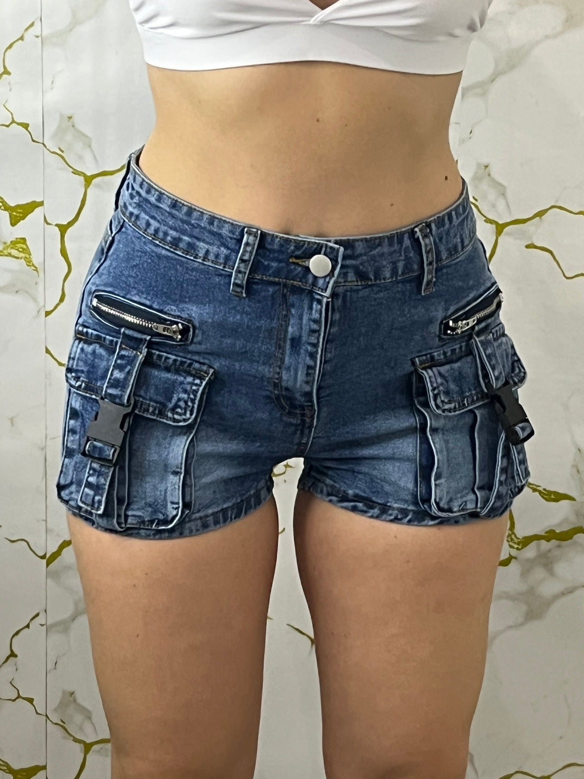 SHORTS IN DENIM