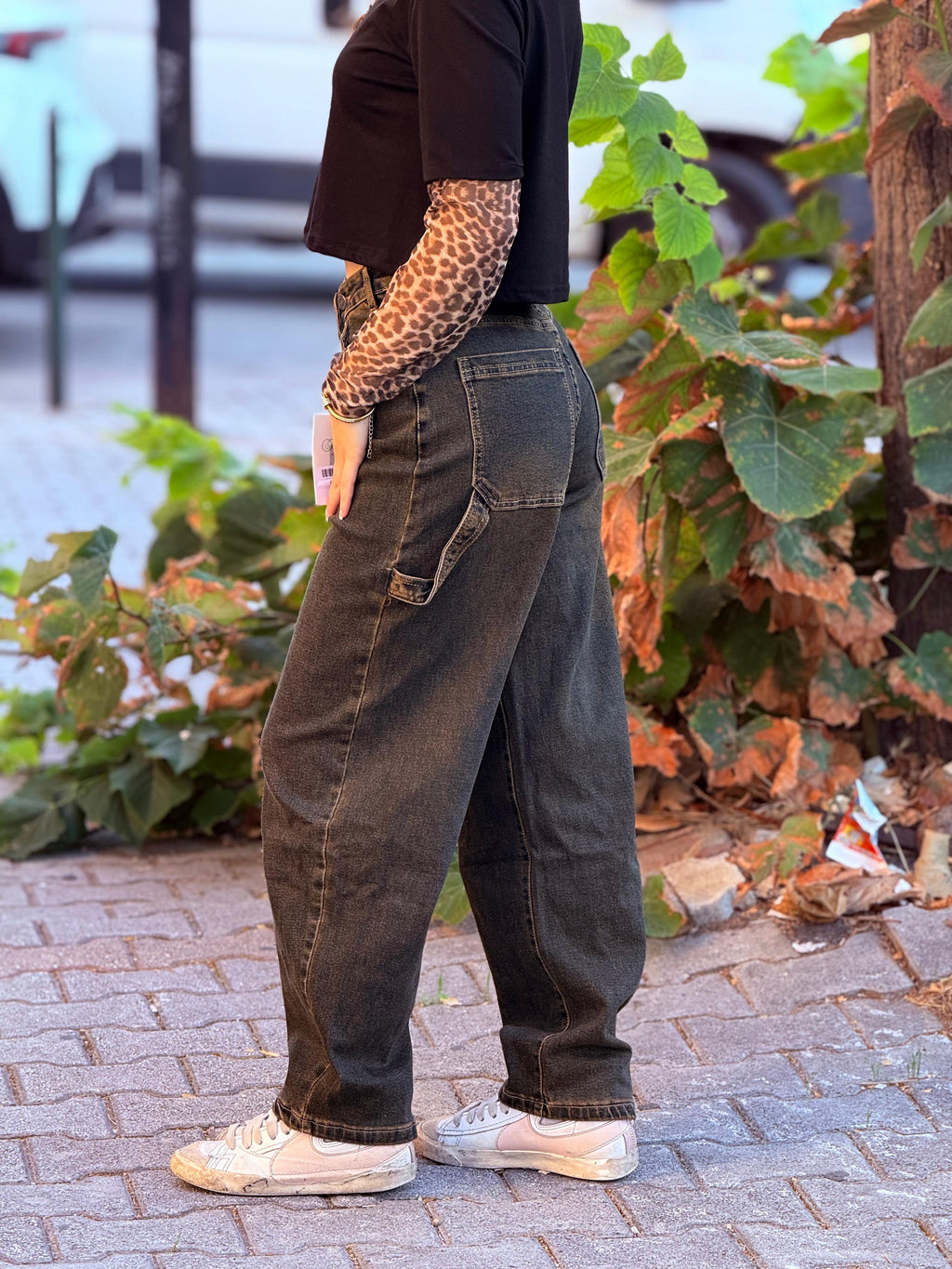 JEANS ASIMMETRICO SABBIATO