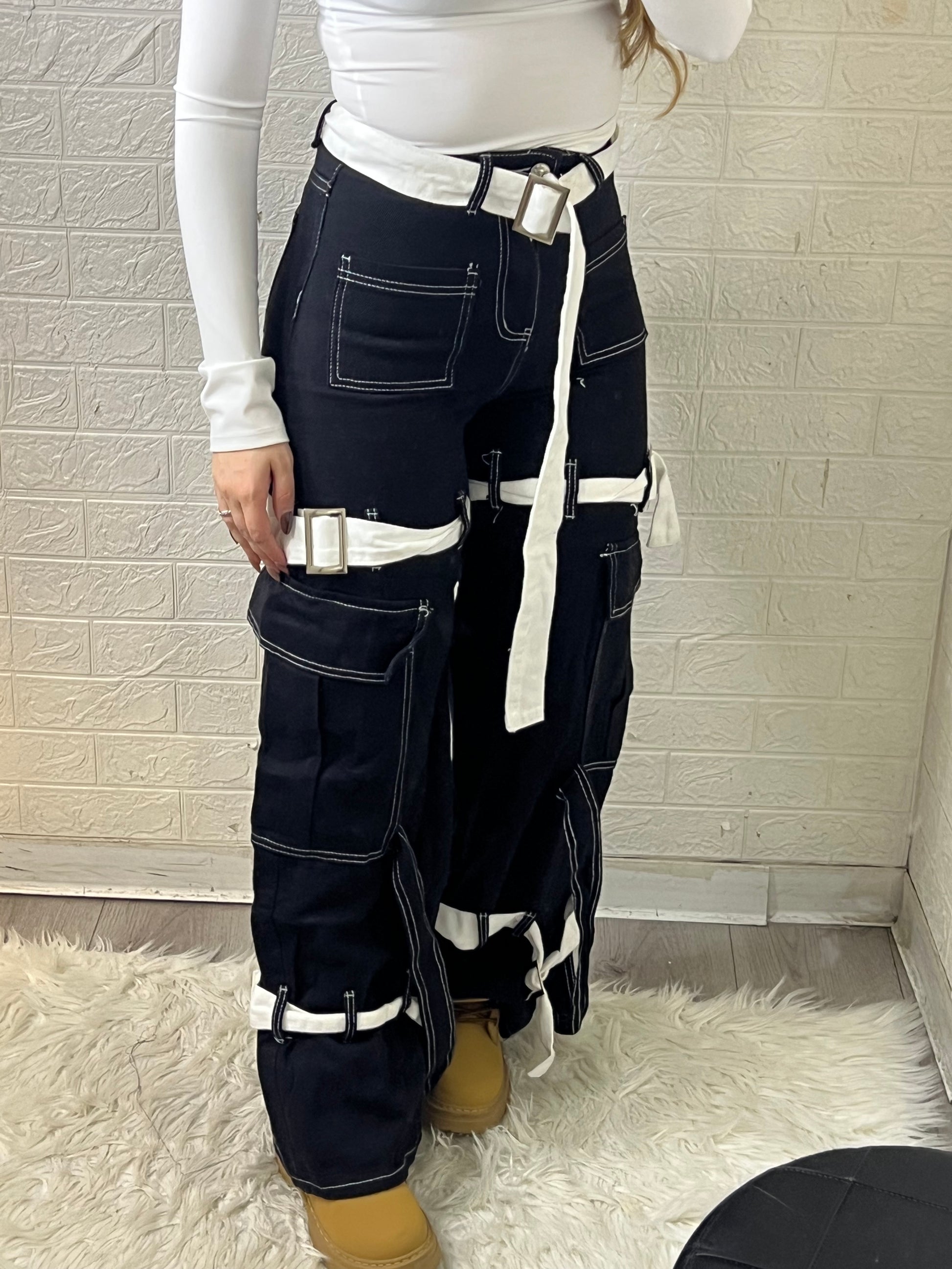 Jeans black con cinturini