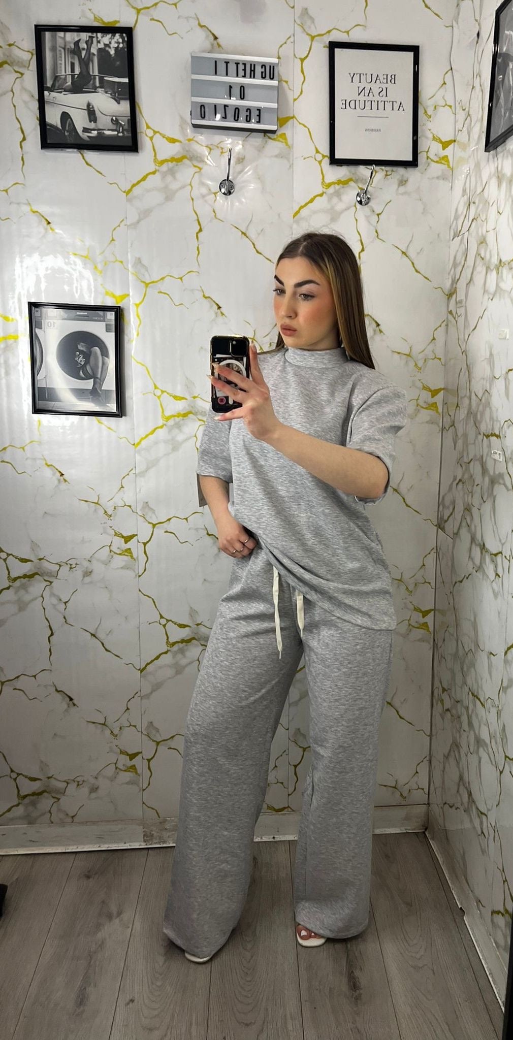 Tuta con shirt oversize e spalline
