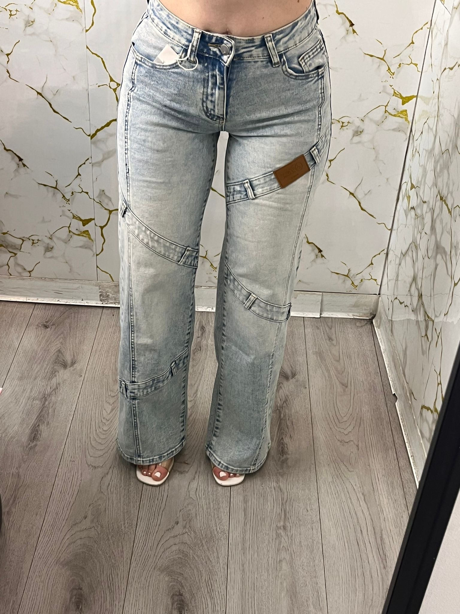 Jeans a palazzo con passanti