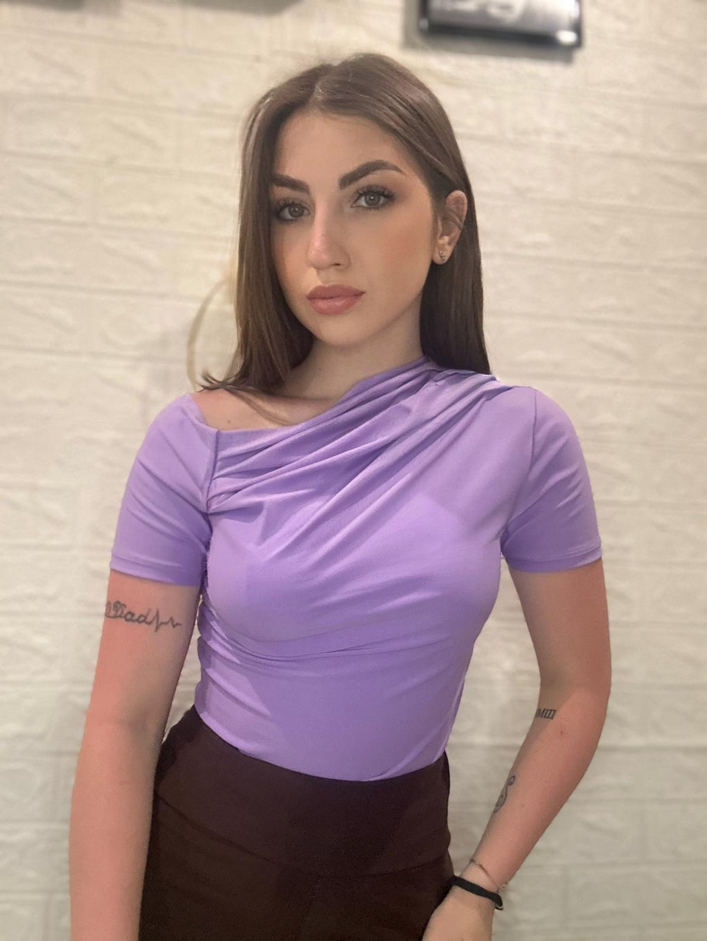 Maglia kim scollo asimmetrico