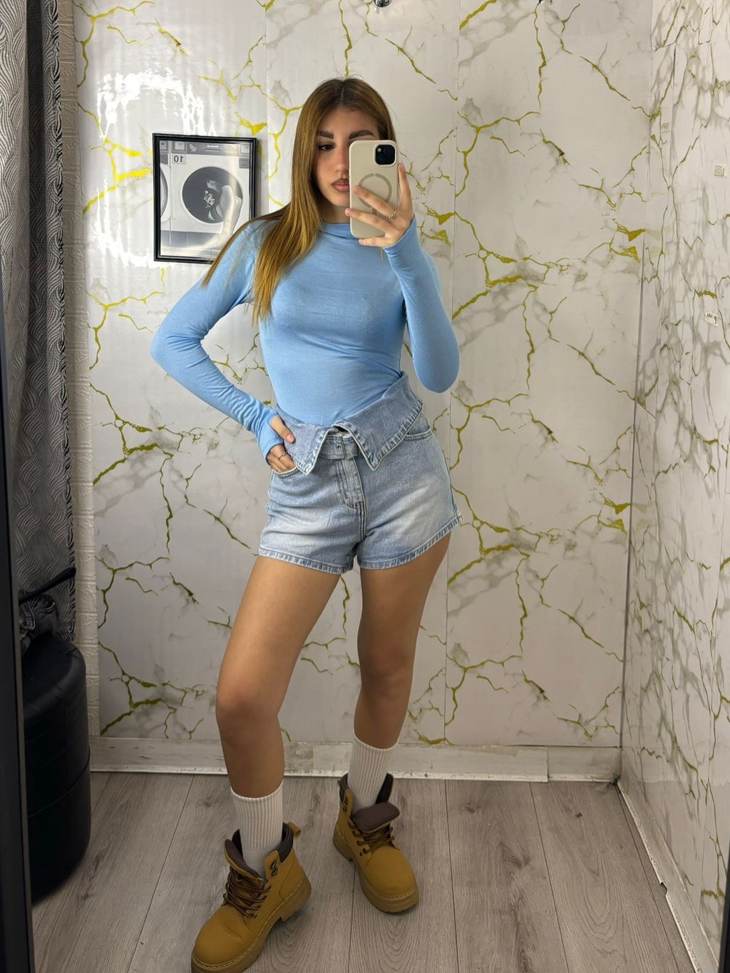 Shorts con risvolto in denim