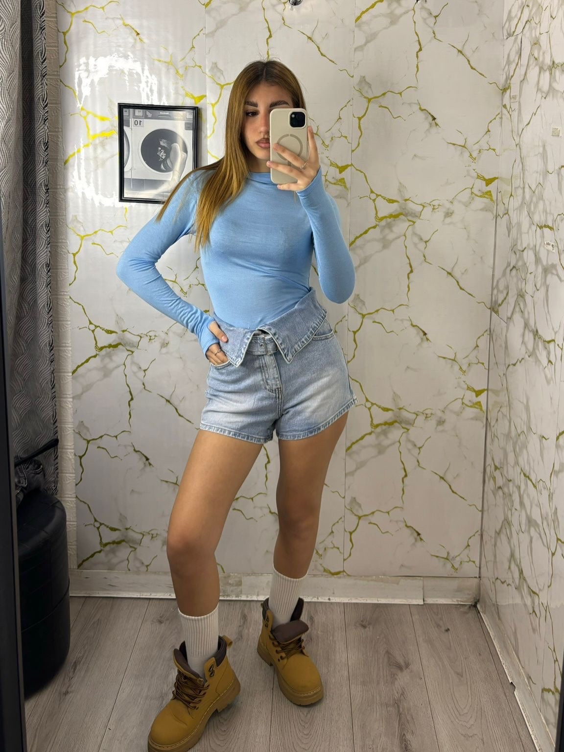 Shorts con risvolto in denim